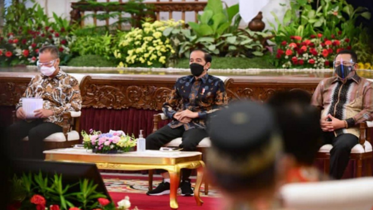Bambang Soesatyo, Ketua MPR RI dampingi Presiden Jokowi buka IIMS 2021.