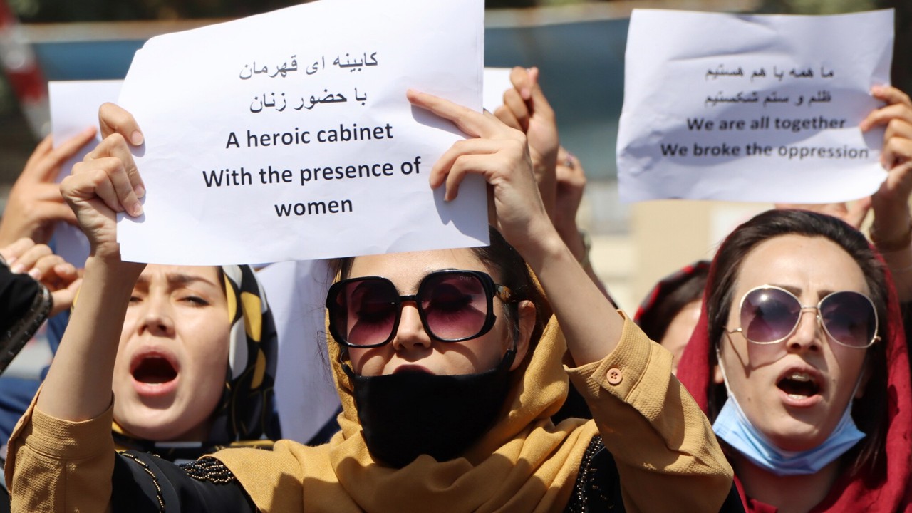 Kaum perempuan di Afganistan berunjuk rasa memprotes kebijakan Taliban/ist