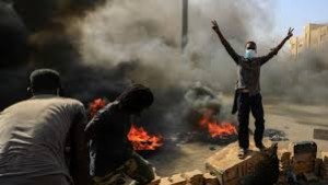 Aksi kudeta yang dilakukan militer Sudan langsung disambut aksi unjuk rasa besar-besaran yang mengakibatkan terjadi kerusuhan-1635165352