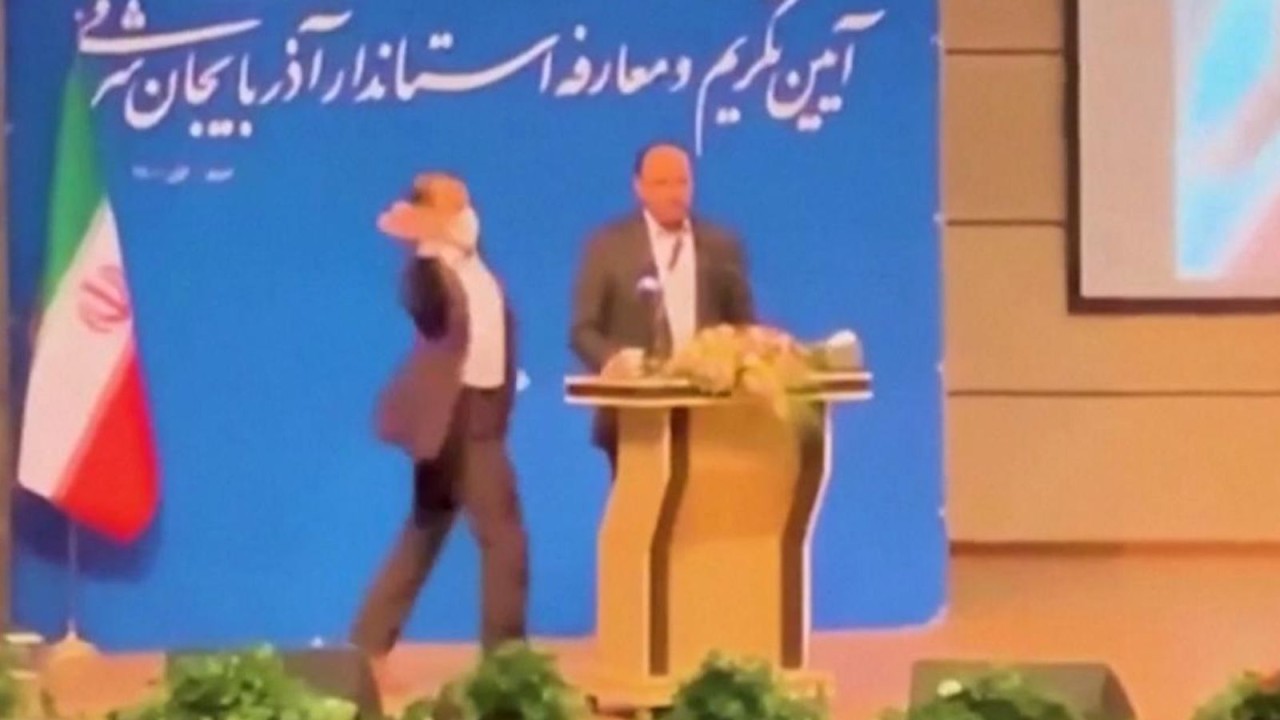 Seorang gubernur di Iran ditampar warga saat sedang berpidato/ist