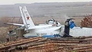 Pesawat pengangkut penerjun jatuh di Rusia-1633857770