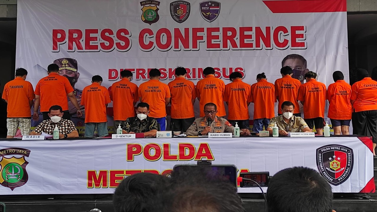 Konferensi pers pengungkapan pinjol ilegal oleh Polda Metro Jaya.