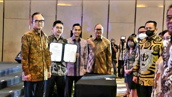 Rosan P Roeslani bersama pengurus Kadin 2021-2026 (net)-1634802089