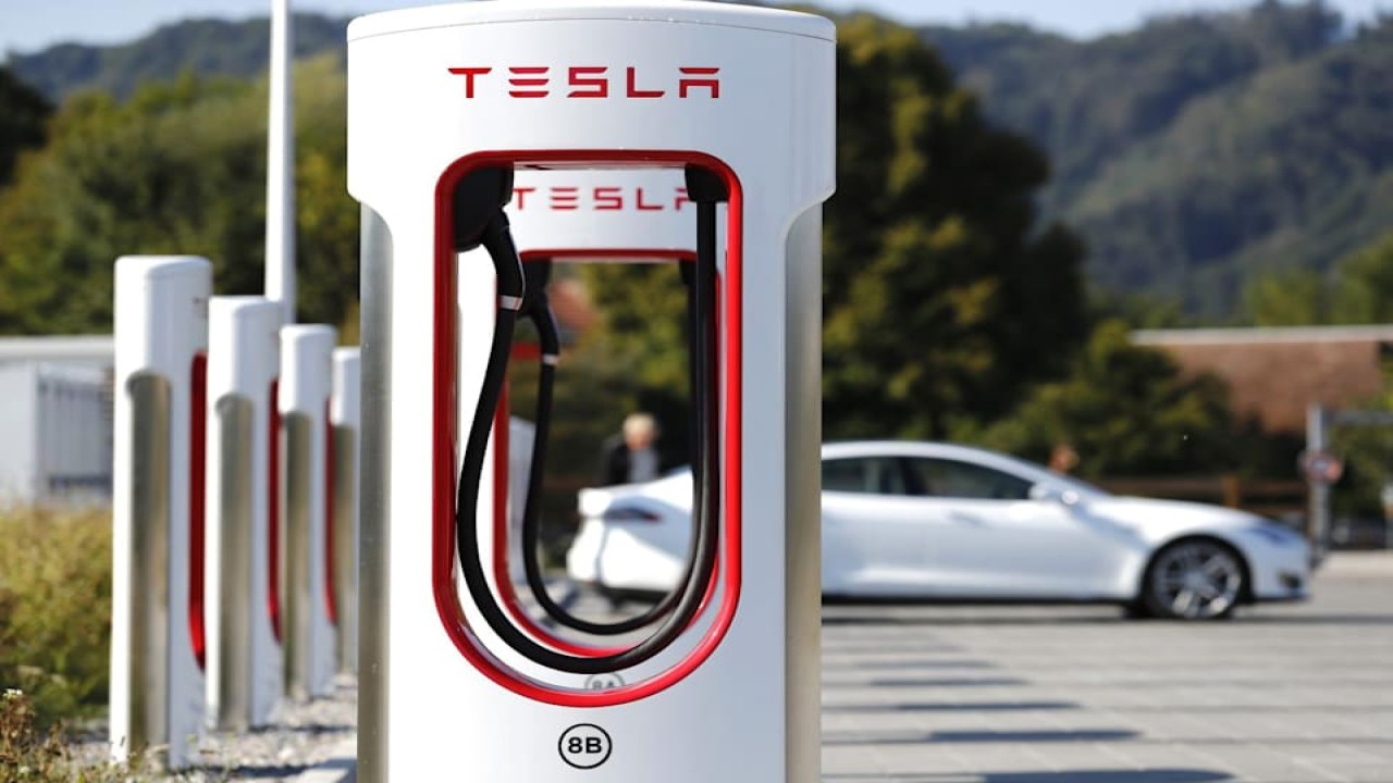 Stasiun pengisian daya kendaraan listrik Tesla. (Net)