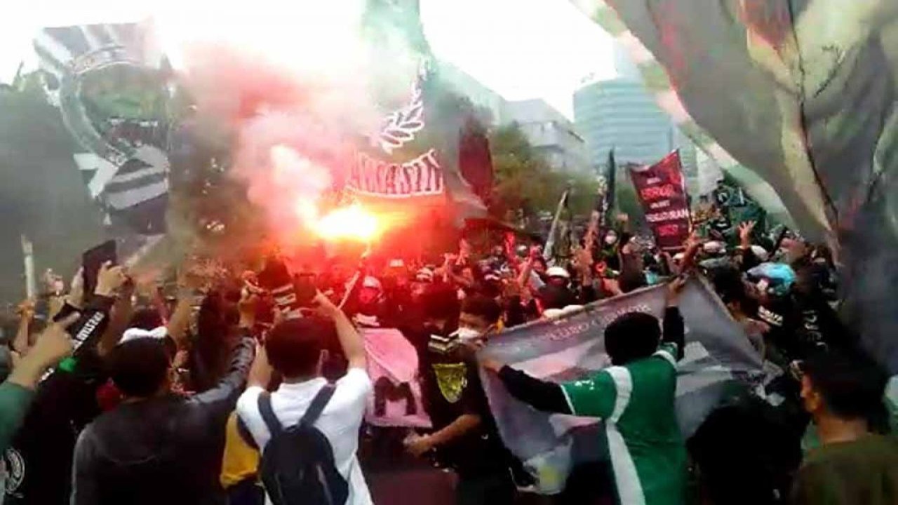 Bonek serukan revolusi sepakbola Indonesia/ist