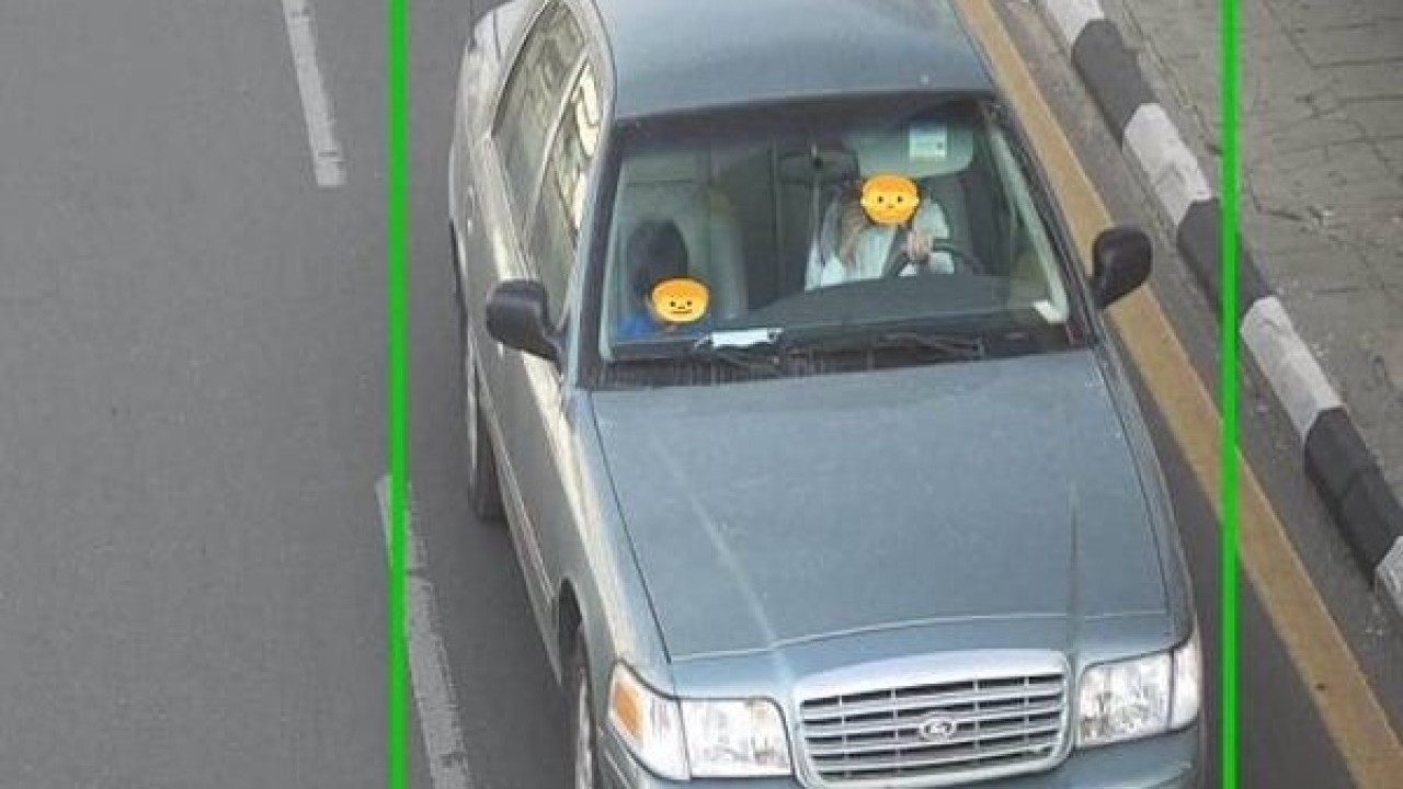 Kendaraan tanpa dilengkapi kursi pengamanan anak bakal kena denda tilang. (Saudi Gazette)