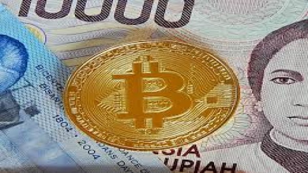 Ilustrasi Mata uang digital Bitcoin dan Rupiah-1636959066