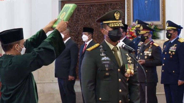 Pengambilan sumpah Jenderal Andika Perkasa saat dilantik menjadi Panglima TNI/ist
