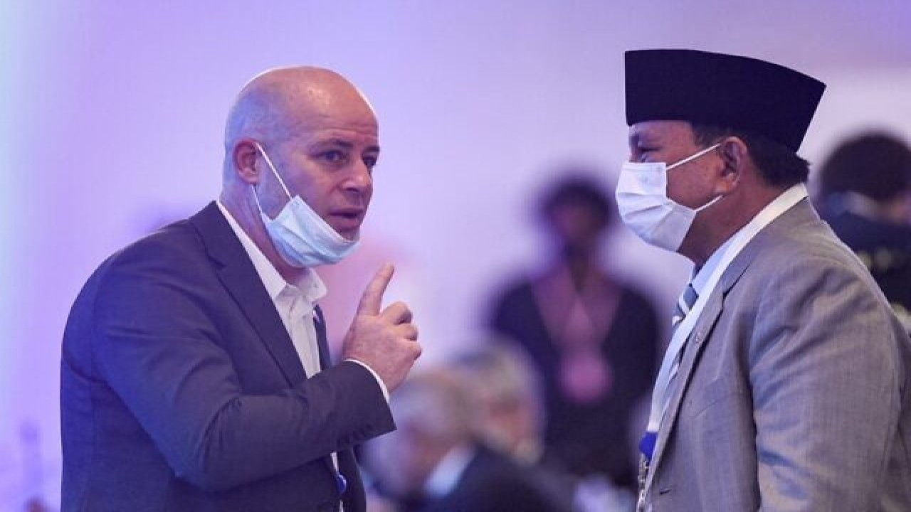 Prabowo Subianto (kanan) tertangkap kamera sedang berbincang dengan delegasi Israel Itay Tagner/ist