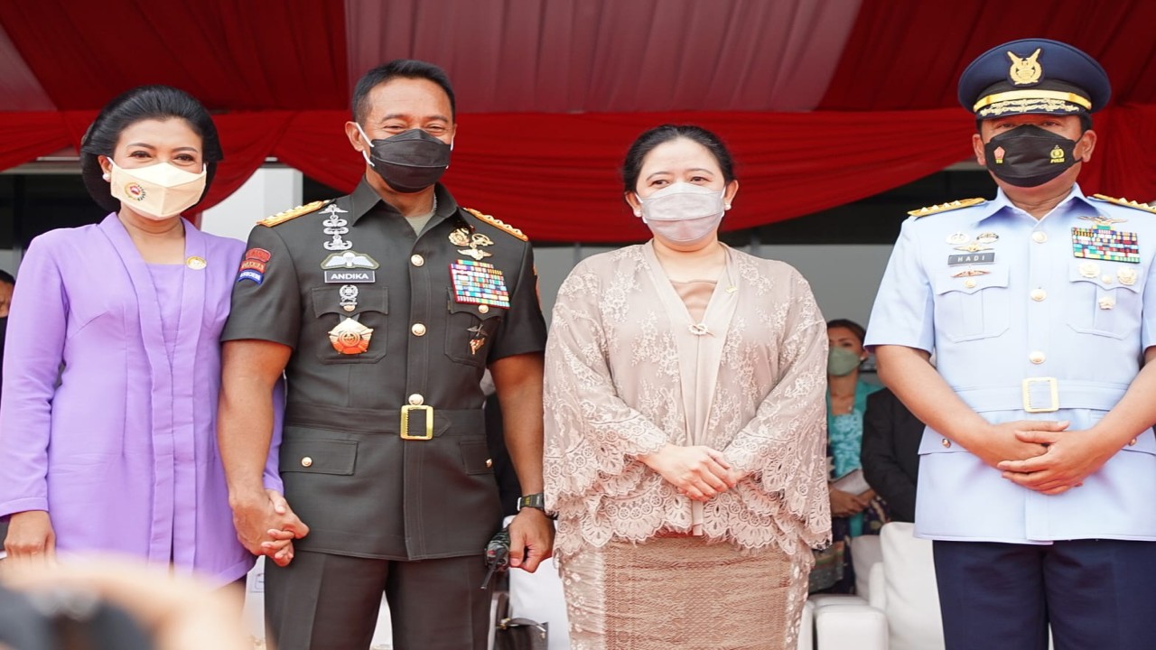 Ketua DPR RI Puan Maharani (kedua dari kanan) saat sertijab Panglima TNI.