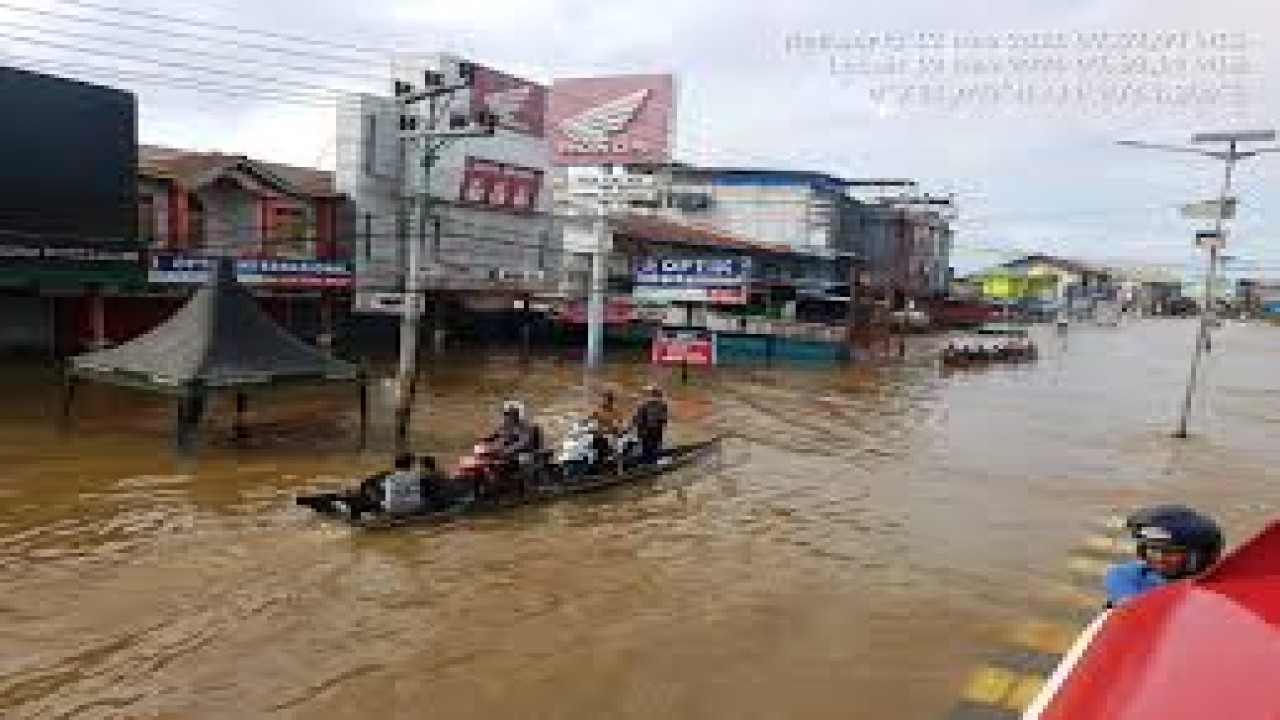 Sudah hampir sebulan banjir yang melanda Kabupaten Sintang, Kalbar belum juga surut/ist