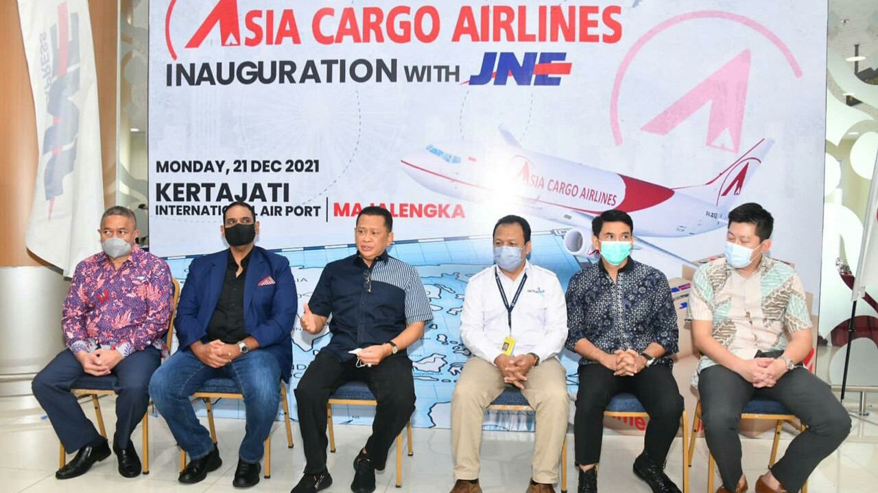 Bamsoet saat melepas penerbangan kargo perdana Asia Cargo Airlines di BIJB Kertajati.