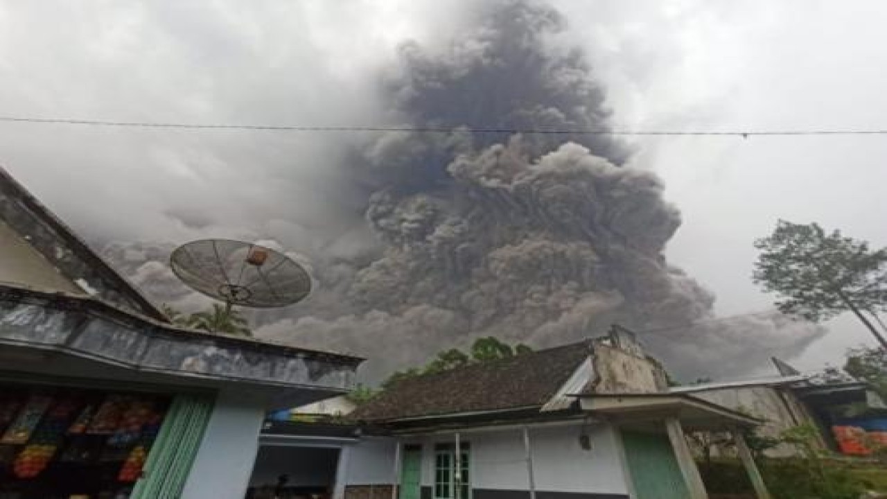 Erupsi Gunung Semeru. (Net)