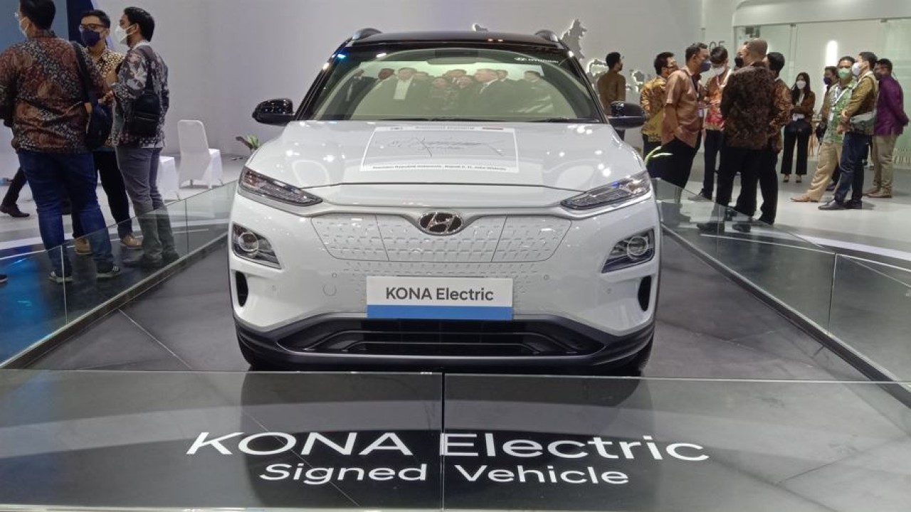 Ilustrasi mobil listrik Hyundai Kona. (Adiantoro/NTV)
