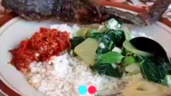 Penampakan menu kondangan sayur bening. (net)-1640336560