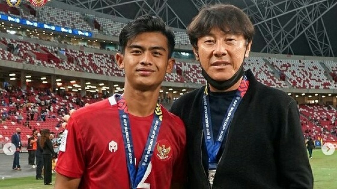 Arhan dan pelatih Shin Tae-yong. (Net)