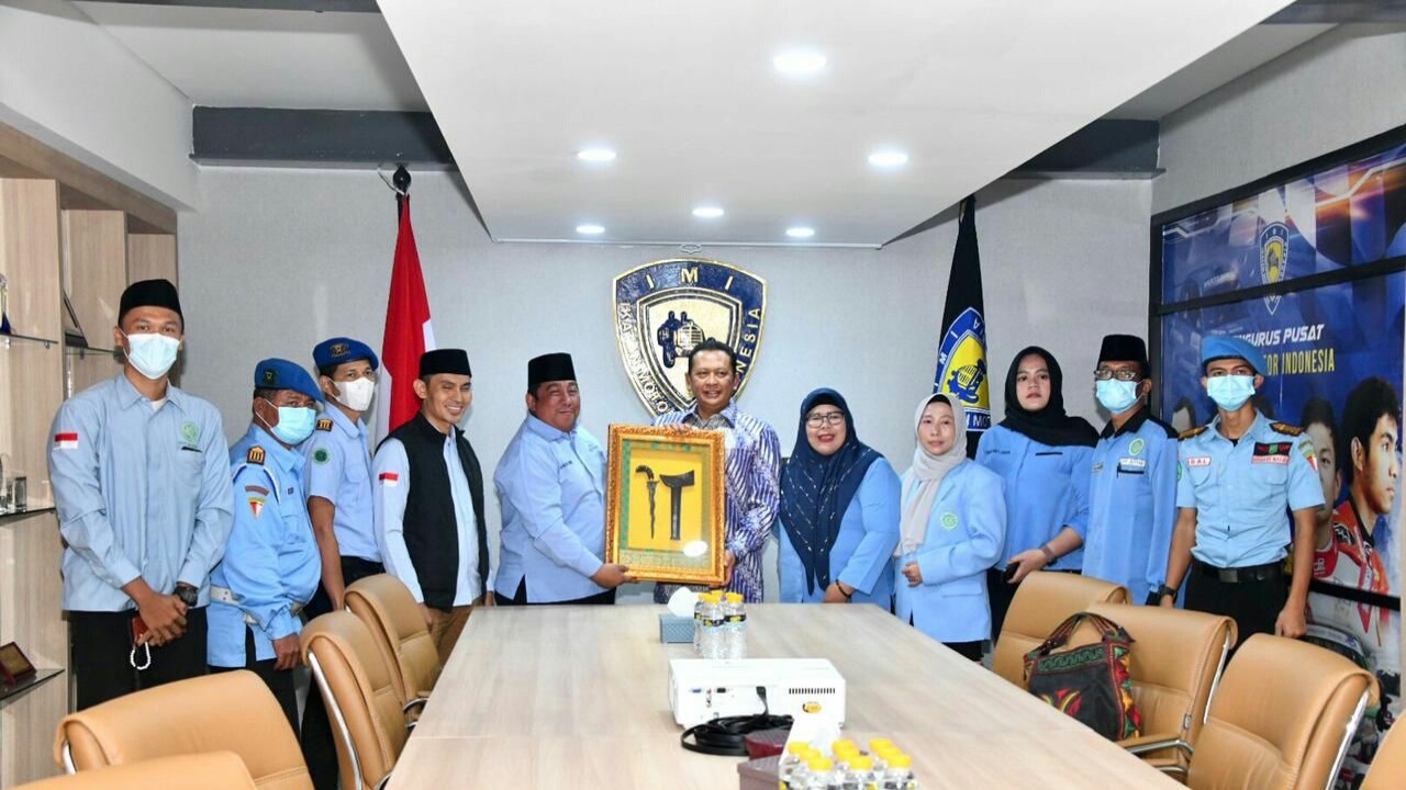 Ketua MPR MPR RI Bambang Soesatyo bersama pengurus BKPRMI.