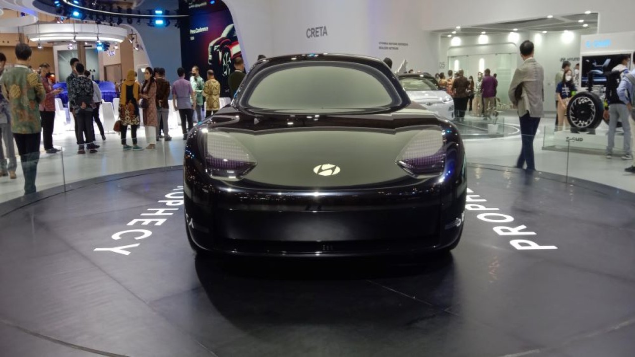 Mobil Hyundai yang dipamerkan di ajang GIIAS 2021. (Adiantoro/NTV
