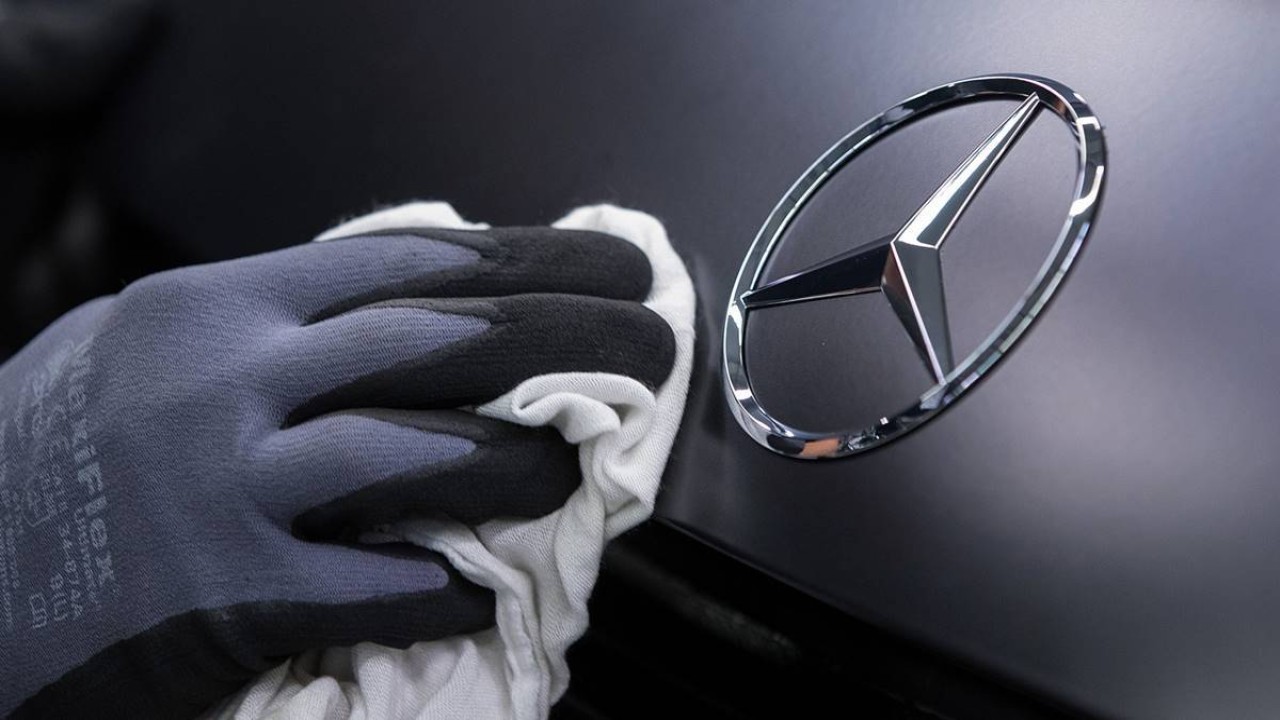 Ilustrasi Mercedes-Benz. (Bloomberg)