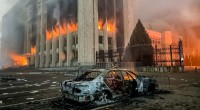 Para pengunjuk rasa membakar sejumlah gedung publik di Kazakhstan dan kendaraan saat demonstrasi memprotes lonjakan harga bahan bakar gas-1641485924