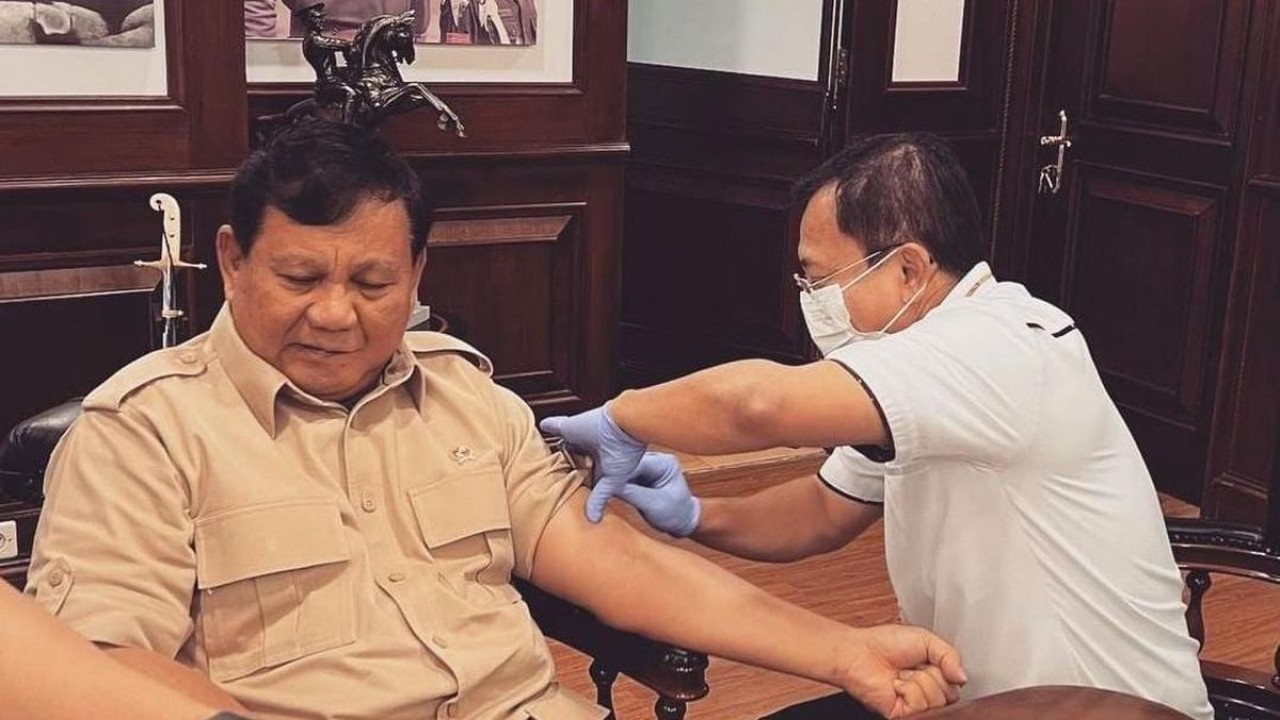 Prabowo Subianto disuntik vaksin booster oleh dr Terawan/ist