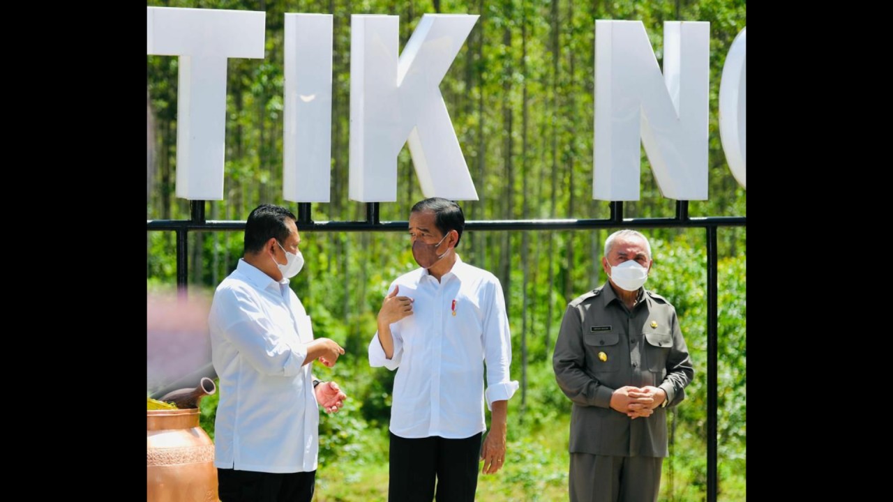 Ketua MPR MPR RI Bambang Soesatyo, Presiden Jokowi dan Gubernur Kalimantan Timur Isran Noor di titik nol IKN Nusantara.