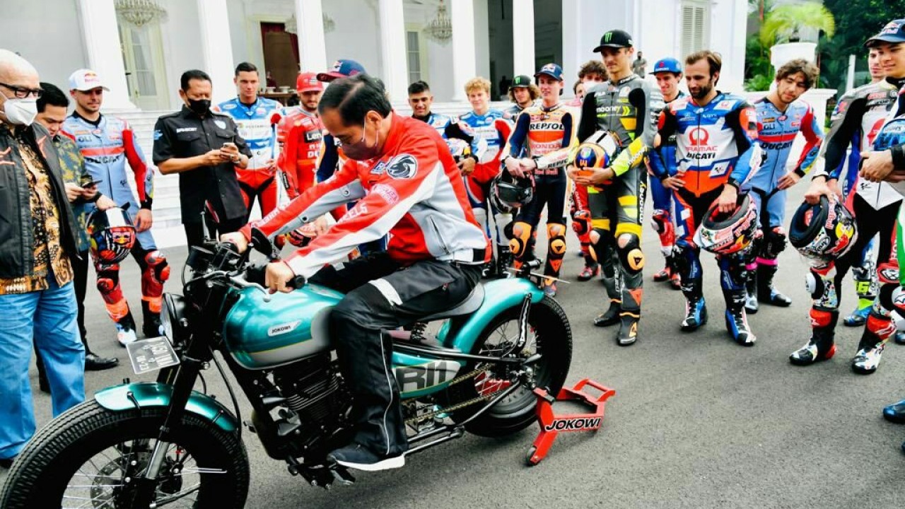 Bamsoet, Jokowi bersama pembalap MotoGP.