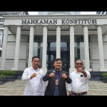 Direktur BLF, Muhammad Pazri (tengah), Ketua Forkot Banjarmasin, Sy Nisfuady dan Ketua Kadin Banjarmasin, M Akbar Utomo Setiawan-1650625680