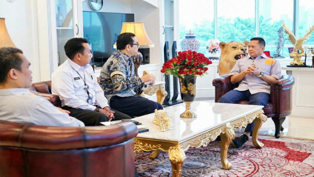 Ketua MPR RI Bambang Soesatyo (kanan) bersama jajaran LPSK. Foto: Dok MPR