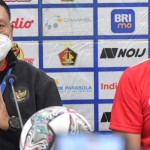 Menpora Zainudin Amali bersama Ketum PSSI, Iwan Bule-1648802004