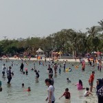 Pantai Ancol ramai pengunjung-1648910038