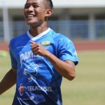 Pemain belakang Persib, Henhen Herdiana-1650276401