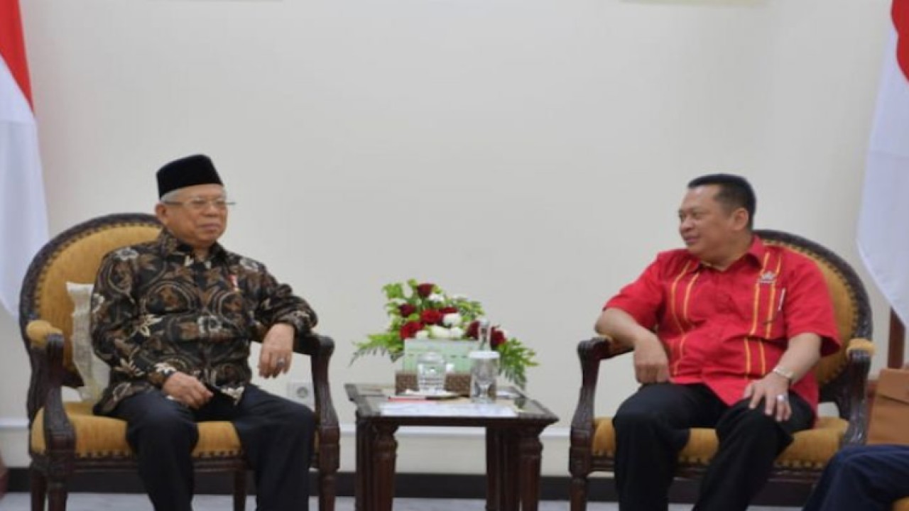 Ketua MPR RI Bambang Soesatyo (kanan) bersama Wakil Presiden KH Ma'ruf Amin. Foto: Dok MPR