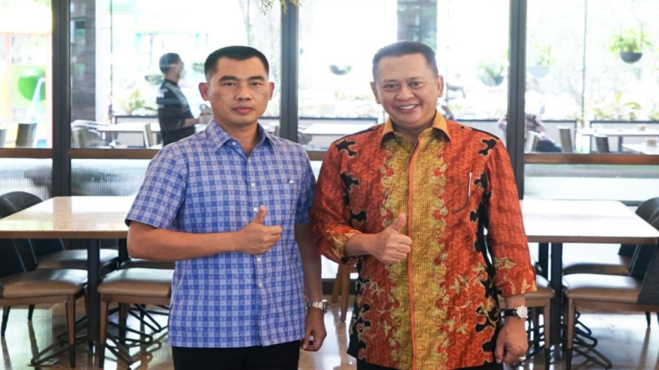 Ketua MPR RI Bambang Soesatyo (kanan) dan Bupati Gunungkidul, Sunaryanta. Foto: Dok MPR