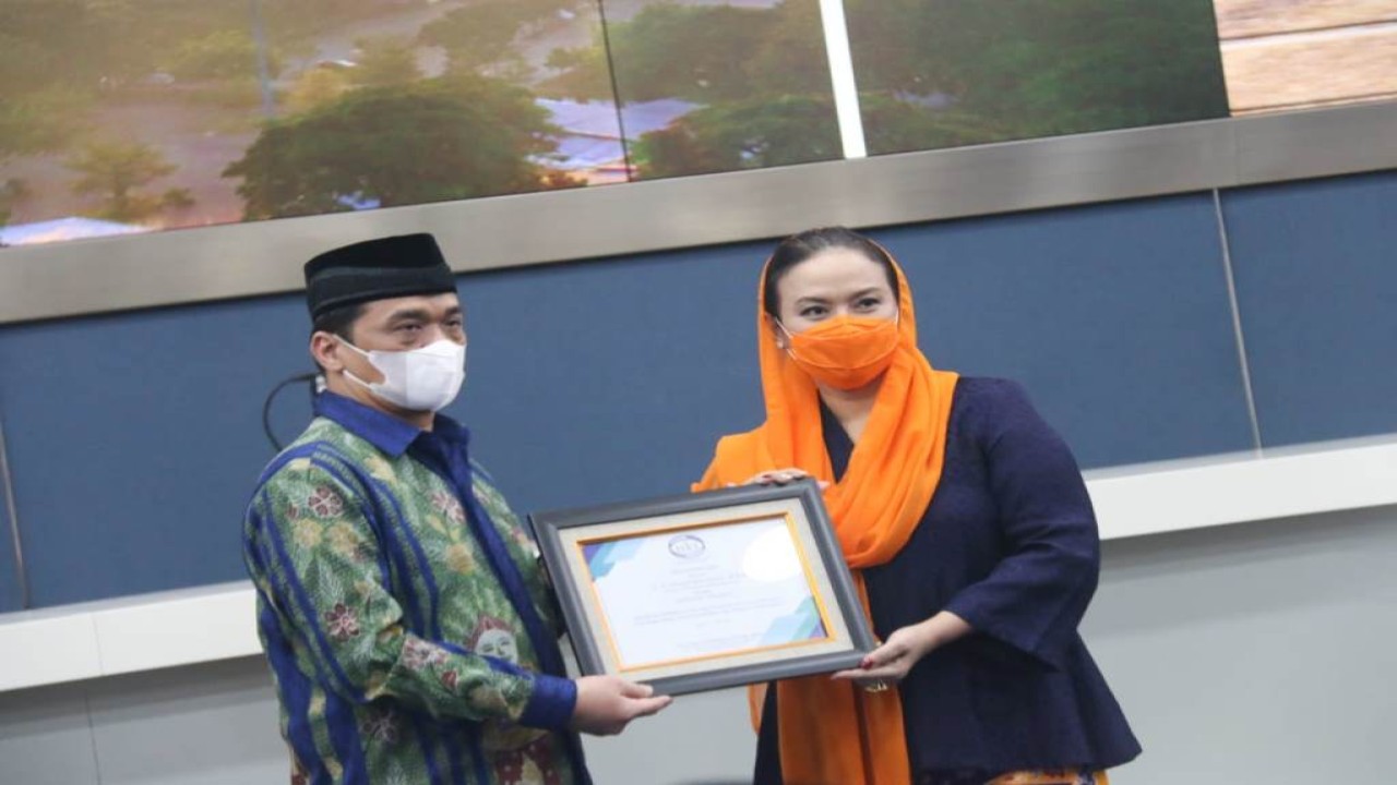 Wagub DKI Jakarta Ahmad Riza Patria (kiri) dan Ketua ISKI DKI Anita Wulandari Prasojo/ist