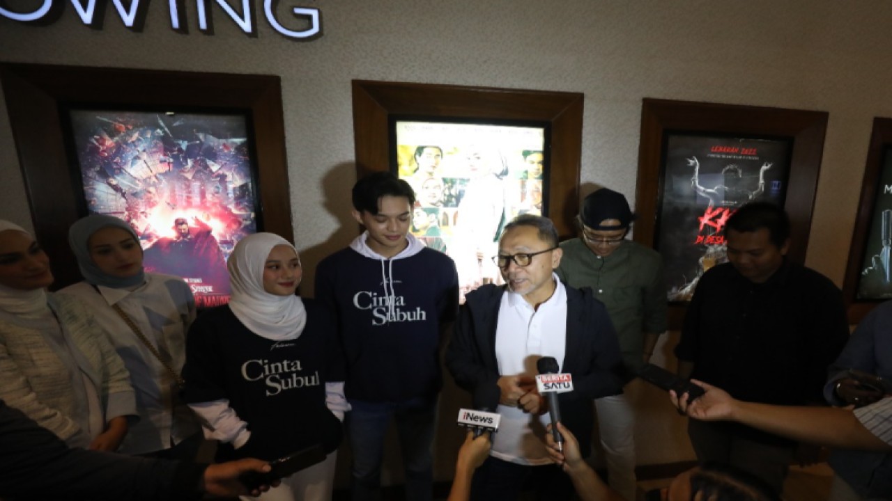 Wakil Ketua MPR RI Zulkifli Hasan nobar film Cinta Subuh. Foto: Dok MPR