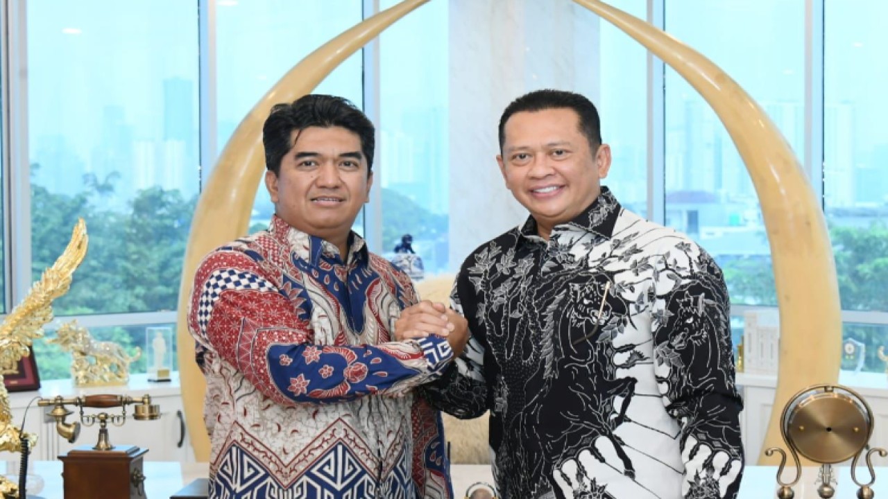 Ketua MPR RI Bambang Soesatyo (kanan) dan Dekan Fakultas Teknik Universitas Indonesia Prof. Dr. Heri Hermansyah . Foto: Dok MPR