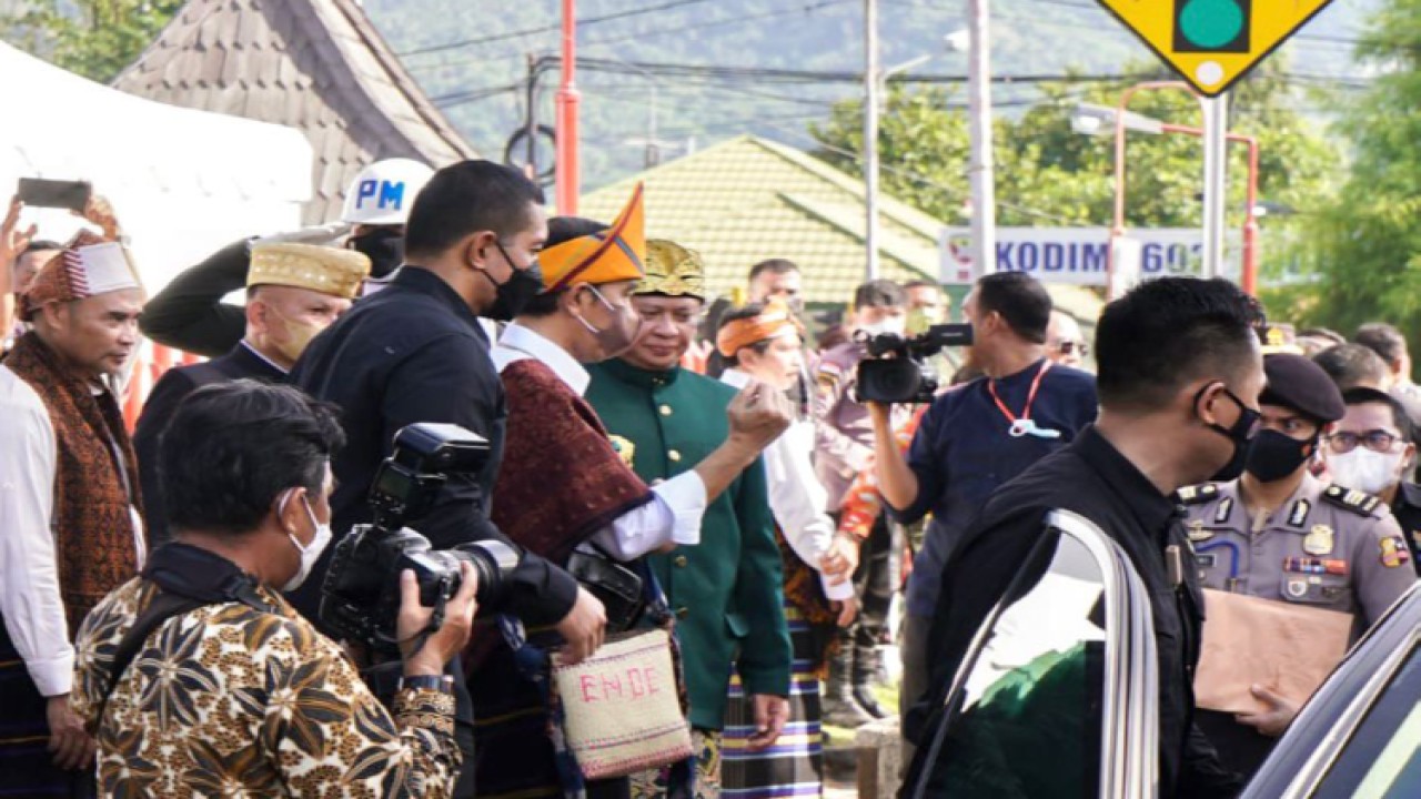 Ketua MPR RI Bambang Soesatyo mendampingi Presiden Joko Widodo. Foto: Dok MPR