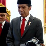 Presiden Joko Widodo bersama Mendag Zulkifli Hasan (kiri) dan Menteri ATR/BPN Hadi Tjahjanto-1655282818