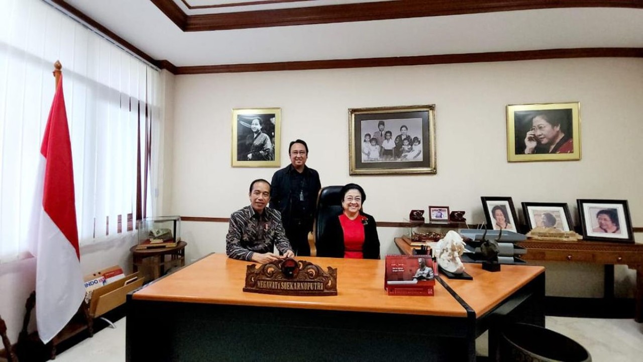Presiden Joko Widodo bersama Presiden Kelima RI yang juga Ketua Umum PDI Perjuangan Megawati Soekarnoputri dan Prananda/ist