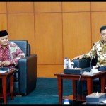 Wakil Ketua MPR RI Hidayat Nur Wahid (kiri) dan mantan Panglima TNI Gatot Nurmantyo-1654154399