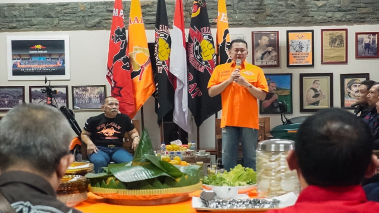 Bambang Soesatyo hadiri acara syukuran HUT Tarung Derajat ke-50 dan HUT Sang Guru Tarung Derajat Haji Achmad Dradjat (Aa Boxer) ke-71, di Bandung, Jumat (22/7/22). (mpr.go.id)