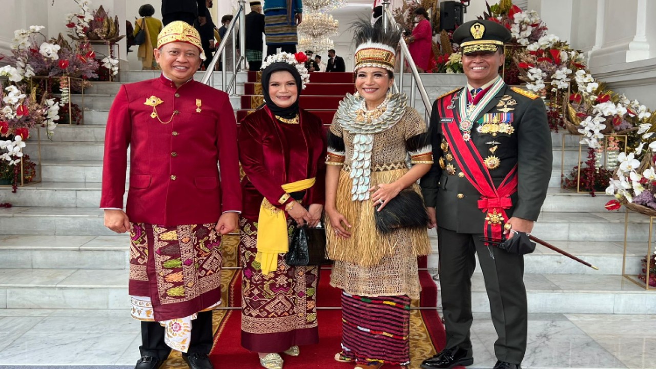 Ketua MPR RI Bambang Soesatyo dan istri bersama Panglima TNI Jenderal Andika Perkasa dan istri. Foto; Dok MPR