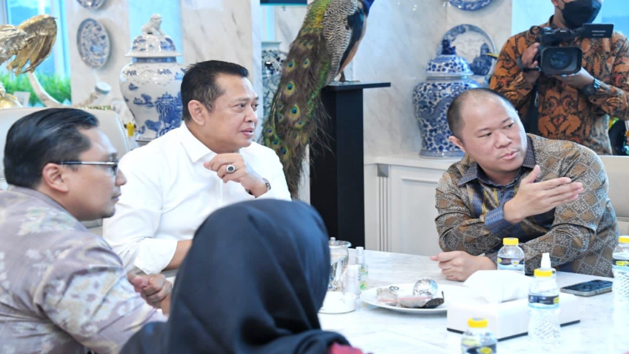 Ketua MPR RI Bambang Soesatyo (tengah) bersama pengurus JAPNAS. Foto: Dok MPR