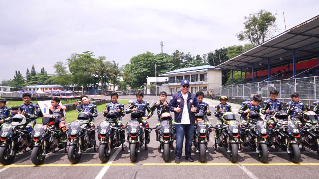 Ketua MPR RI sekaligus Ketua Umum Ikatan Motor Indonesia (IMI) Bambang Soesatyo membuka gelaran seri ke-4 FIM MiniGP Indonesia Series 2022