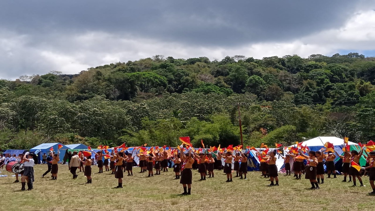 Lembaga Pendidikan SMPK Immaculata Ruteng melaksanakan Kegiatan Camping Pramuka di Lapangan Sepak Bola Loce, Kecamatan Reok Barat, Kabupaten Manggarai. Foto (Kontributor Nusantara TV/Gregorius Setiawan)