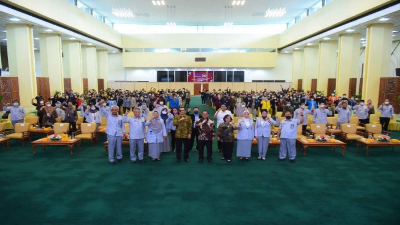 Sekretaris Jenderal DPR RI Indra Iskandar saat membuka kegiatan program 'Magang di Rumah Rakyat', di Gedung Nusantara IV, Senayan, Jakarta, Senin (5/9/2022). (Jaka/Man)