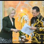 Ketua MPR RI Bambang Soesatyo dan Duta Besar Federasi Rusia untuk Indonesia, H.E. Mrs. Lyudmila Georgievna Vorobieva-1664248353