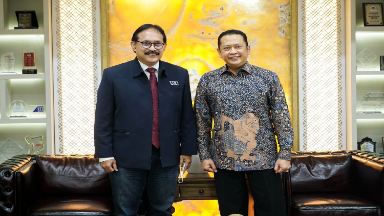 Ketua MPR RI Bambang Soesatyo dan Rektor UKI Dhaniswara K. Harjono/ist