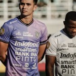 Pita hitam di laga Bali United vs Persebaya-1662219044